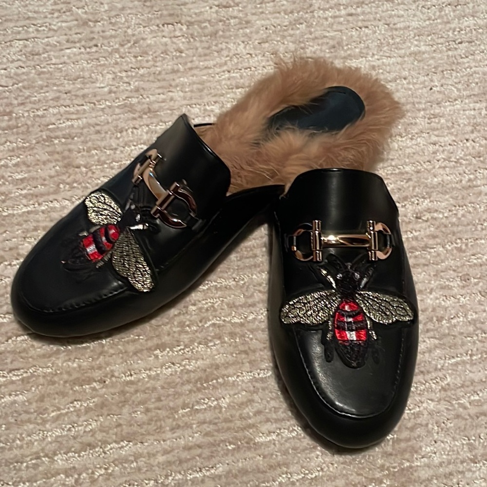 Leather slides with bee embellishment. Cozy fur lining. Only worn a few times